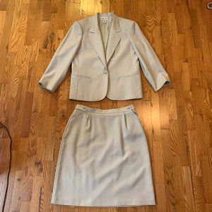 Carriage Court Fit Suit/Skirt Combo 16/18